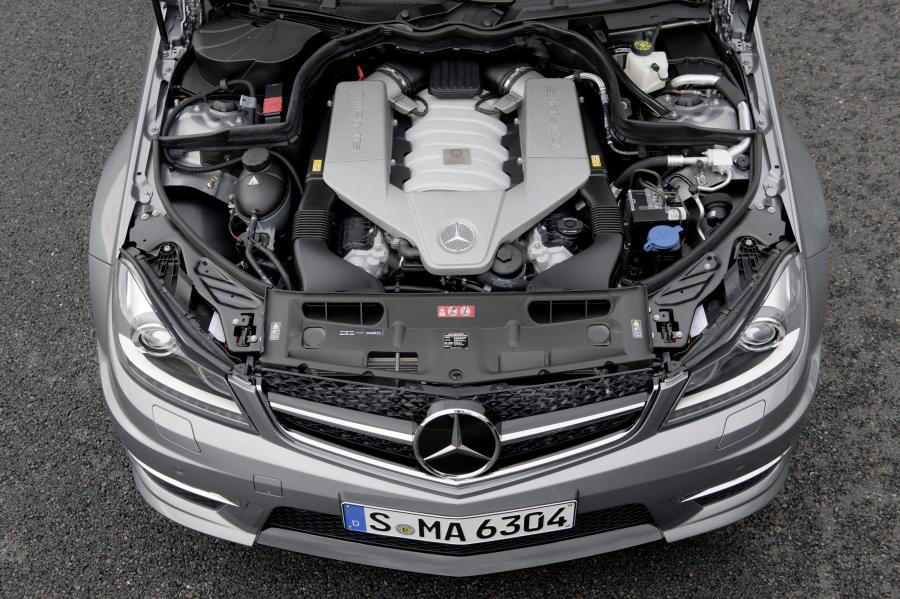  Mercedes-Benz C63 AMG Estate 2012 года  (фото 2 из 11)